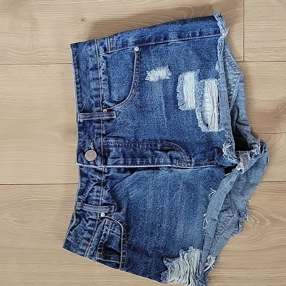 Refuge size 0 shorts - Picture 4 of 4